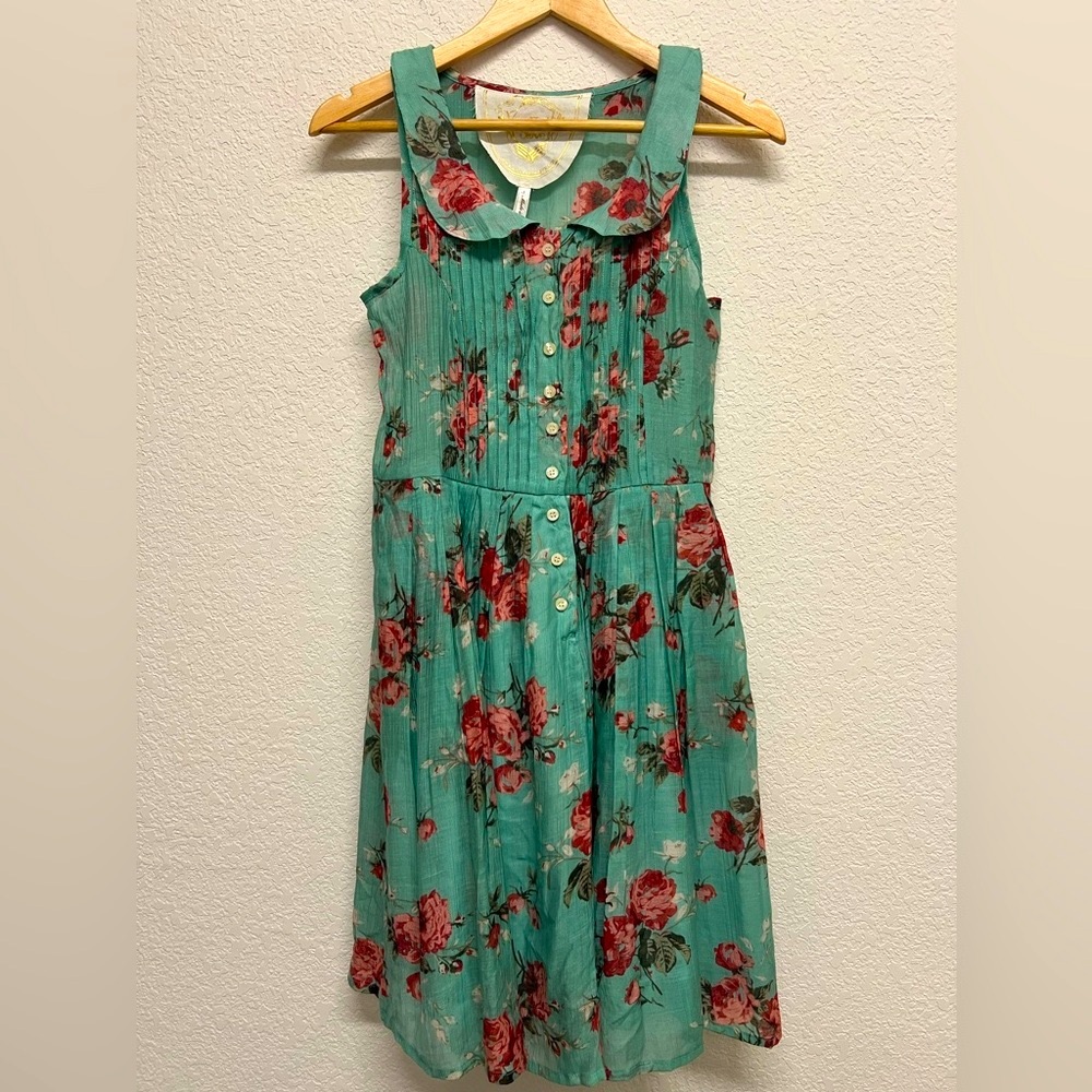 Knitted Dove sleeveless fit and flare Peter Pan collar Small Babydoll
